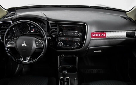 Mitsubishi Outlander III рестайлинг 3, 2015 год, 1 470 000 рублей, 13 фотография