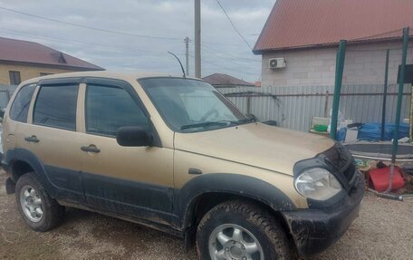 Chevrolet Niva I рестайлинг, 2004 год, 370 000 рублей, 1 фотография