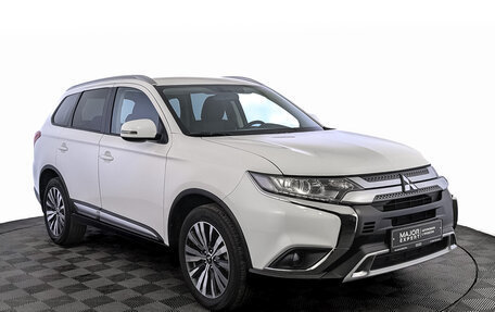 Mitsubishi Outlander III рестайлинг 3, 2020 год, 3 050 000 рублей, 3 фотография