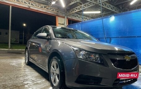 Chevrolet Cruze II, 2010 год, 670 000 рублей, 3 фотография