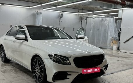 Mercedes-Benz E-Класс, 2017 год, 4 000 000 рублей, 10 фотография