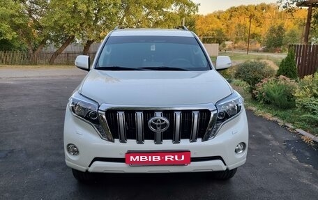 Toyota Land Cruiser Prado 150 рестайлинг 2, 2015 год, 4 000 000 рублей, 3 фотография