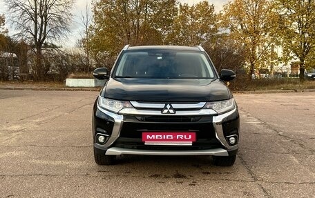 Mitsubishi Outlander III рестайлинг 3, 2018 год, 2 850 000 рублей, 2 фотография