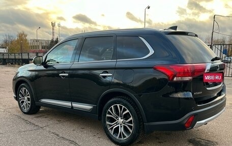 Mitsubishi Outlander III рестайлинг 3, 2018 год, 2 850 000 рублей, 8 фотография