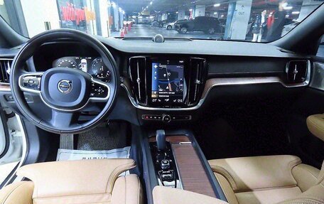 Volvo V60 II, 2021 год, 3 626 888 рублей, 8 фотография