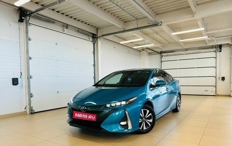 Toyota Prius IV XW50, 2017 год, 2 599 000 рублей, 1 фотография