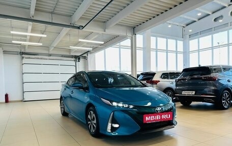 Toyota Prius IV XW50, 2017 год, 2 599 000 рублей, 8 фотография