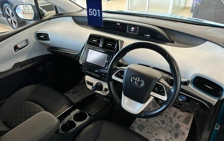 Toyota Prius IV XW50, 2017 год, 2 599 000 рублей, 11 фотография