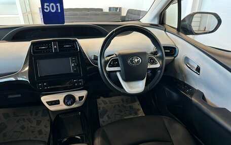 Toyota Prius IV XW50, 2017 год, 2 599 000 рублей, 15 фотография