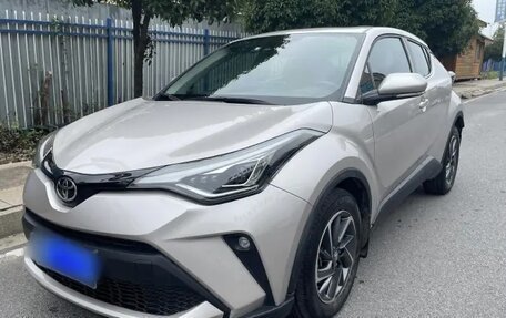 Toyota C-HR I рестайлинг, 2021 год, 2 330 000 рублей, 3 фотография