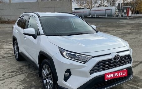 Toyota RAV4, 2020 год, 3 750 000 рублей, 2 фотография