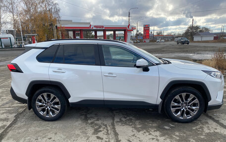 Toyota RAV4, 2020 год, 3 750 000 рублей, 3 фотография