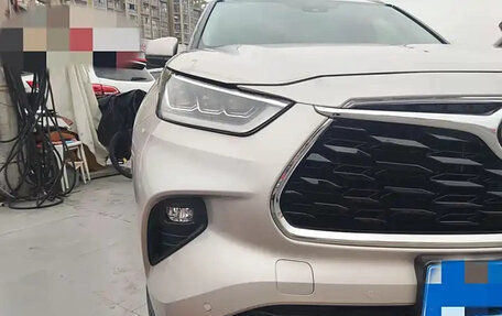 Toyota Highlander, 2023 год, 5 000 000 рублей, 4 фотография