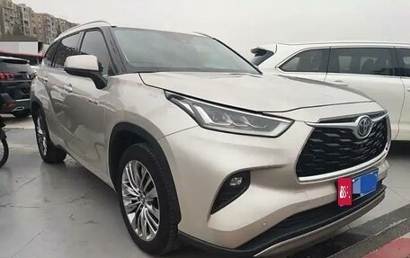 Toyota Highlander, 2023 год, 5 000 000 рублей, 3 фотография