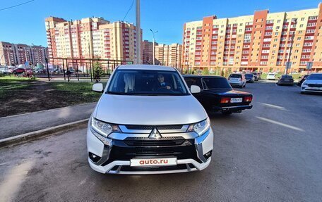 Mitsubishi Outlander III рестайлинг 3, 2022 год, 2 900 000 рублей, 14 фотография