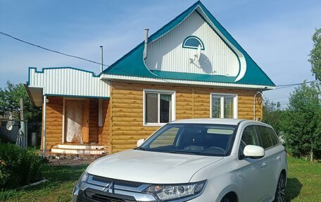 Mitsubishi Outlander III рестайлинг 3, 2022 год, 2 900 000 рублей, 11 фотография