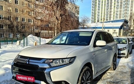 Mitsubishi Outlander III рестайлинг 3, 2022 год, 2 900 000 рублей, 21 фотография