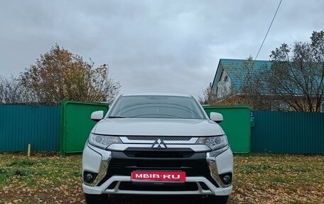 Mitsubishi Outlander III рестайлинг 3, 2022 год, 2 900 000 рублей, 20 фотография