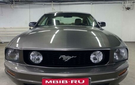 Ford Mustang VI рестайлинг, 2005 год, 1 590 000 рублей, 2 фотография