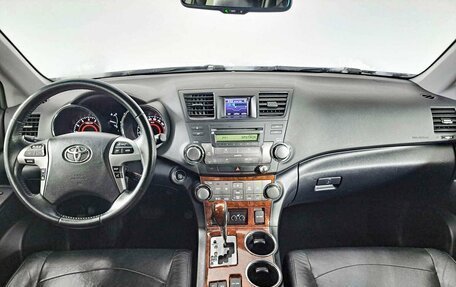 Toyota Highlander III, 2012 год, 2 275 600 рублей, 14 фотография