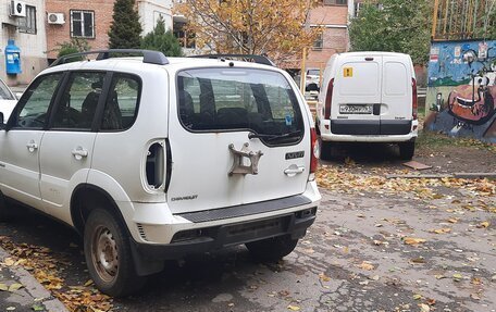 Chevrolet Niva I рестайлинг, 2012 год, 210 000 рублей, 2 фотография