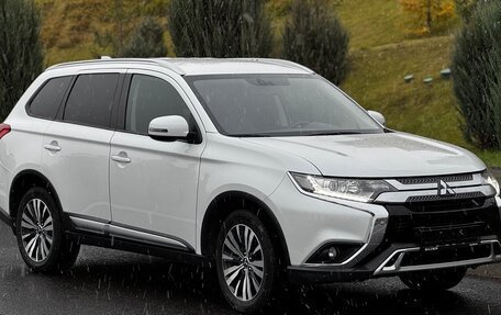 Mitsubishi Outlander III рестайлинг 3, 2019 год, 2 470 000 рублей, 1 фотография