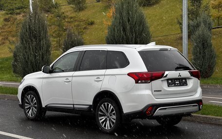 Mitsubishi Outlander III рестайлинг 3, 2019 год, 2 470 000 рублей, 7 фотография