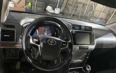 Toyota Land Cruiser Prado 150 рестайлинг 2, 2017 год, 4 610 000 рублей, 5 фотография