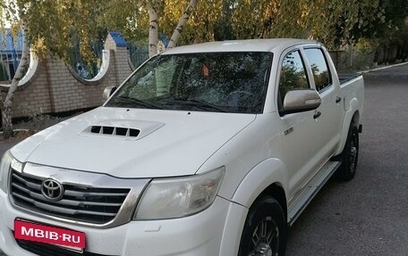 Toyota Hilux VII, 2015 год, 1 700 000 рублей, 2 фотография