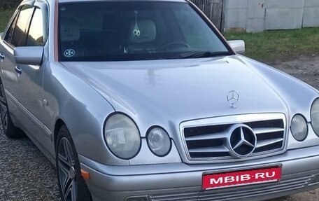 Mercedes-Benz E-Класс, 1998 год, 450 000 рублей, 3 фотография