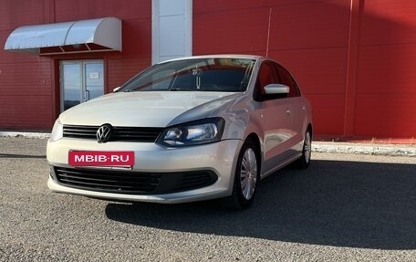 Volkswagen Polo VI (EU Market), 2011 год, 700 000 рублей, 2 фотография