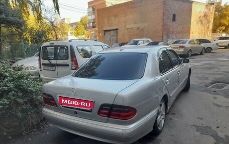 Mercedes-Benz E-Класс, 1999 год, 700 000 рублей, 2 фотография