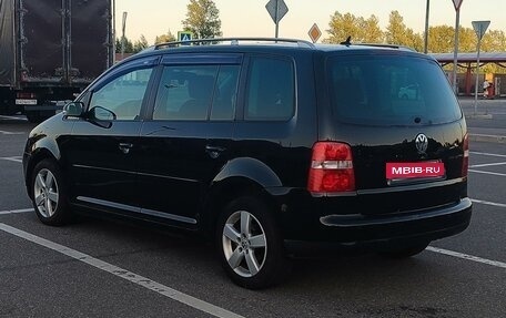 Volkswagen Touran III, 2005 год, 400 000 рублей, 1 фотография