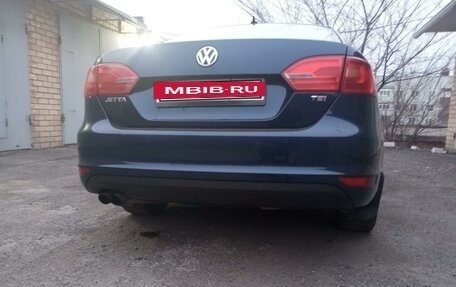 Volkswagen Jetta VI, 2011 год, 750 000 рублей, 3 фотография