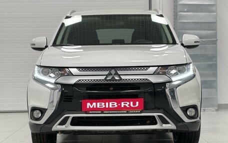 Mitsubishi Outlander III рестайлинг 3, 2020 год, 2 825 000 рублей, 2 фотография