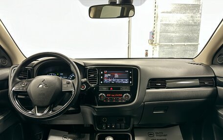 Mitsubishi Outlander III рестайлинг 3, 2020 год, 2 825 000 рублей, 19 фотография