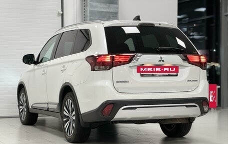 Mitsubishi Outlander III рестайлинг 3, 2020 год, 2 825 000 рублей, 6 фотография