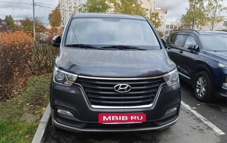 Hyundai H-1 II рестайлинг, 2021 год, 3 650 000 рублей, 2 фотография