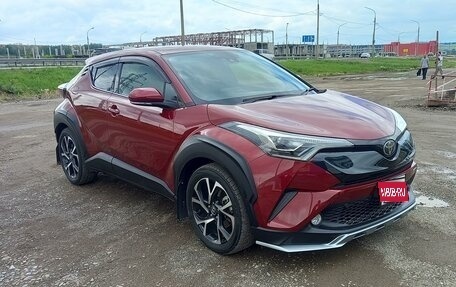 Toyota C-HR I рестайлинг, 2017 год, 2 000 000 рублей, 1 фотография