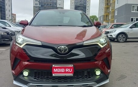 Toyota C-HR I рестайлинг, 2017 год, 2 000 000 рублей, 9 фотография