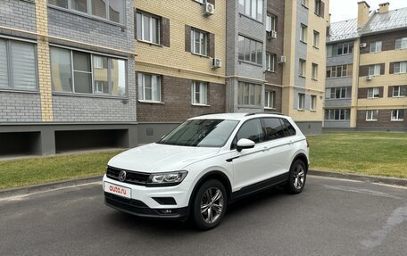 Volkswagen Tiguan II, 2019 год, 2 950 000 рублей, 2 фотография