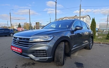 Volkswagen Touareg III, 2015 год, 2 695 000 рублей, 2 фотография