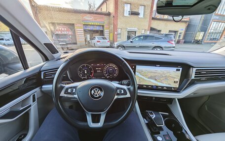 Volkswagen Touareg III, 2015 год, 2 695 000 рублей, 25 фотография