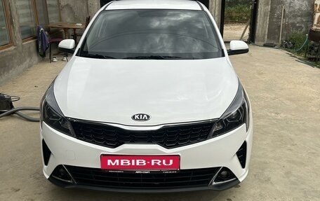 KIA Rio IV, 2021 год, 2 100 000 рублей, 1 фотография