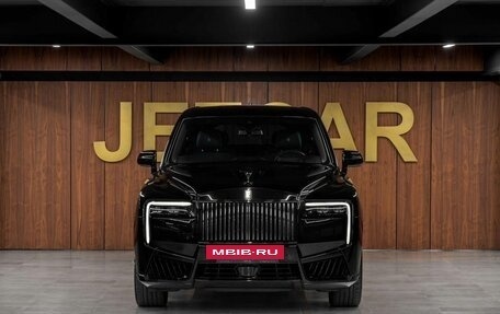 Rolls-Royce Cullinan, 2024 год, 106 000 000 рублей, 3 фотография