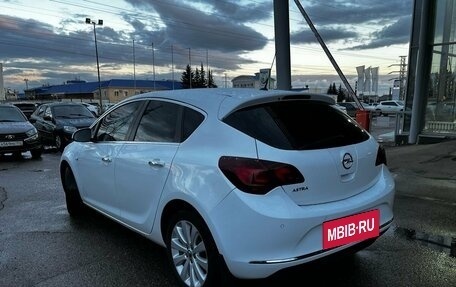 Opel Astra J, 2013 год, 600 000 рублей, 3 фотография