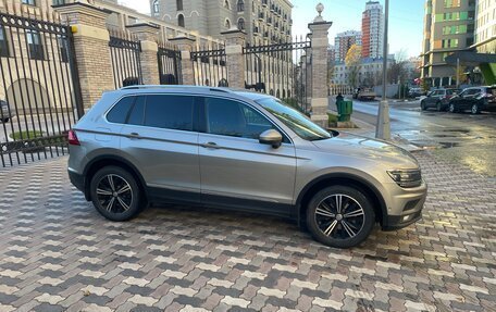 Volkswagen Tiguan II, 2020 год, 2 790 000 рублей, 2 фотография