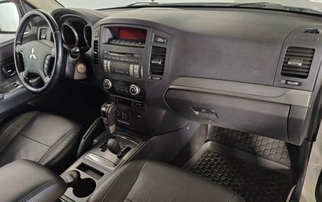 Mitsubishi Pajero IV, 2013 год, 2 299 000 рублей, 13 фотография