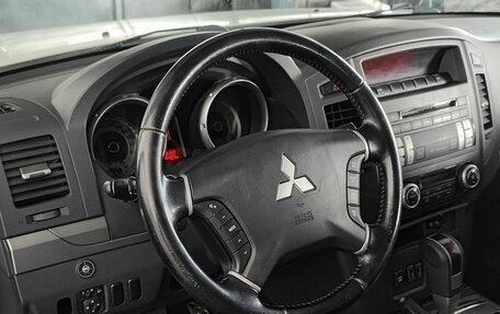 Mitsubishi Pajero IV, 2013 год, 2 299 000 рублей, 14 фотография