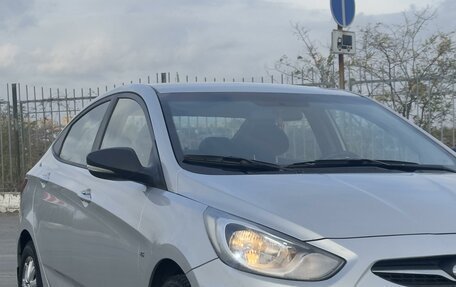 Hyundai Solaris II рестайлинг, 2011 год, 999 999 рублей, 2 фотография